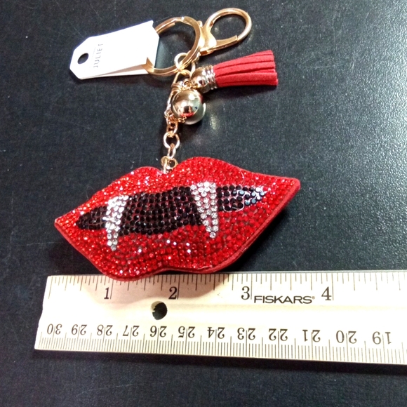 Vampire Lips Keychain & Vampy Purse Charm - Picture 4 of 4